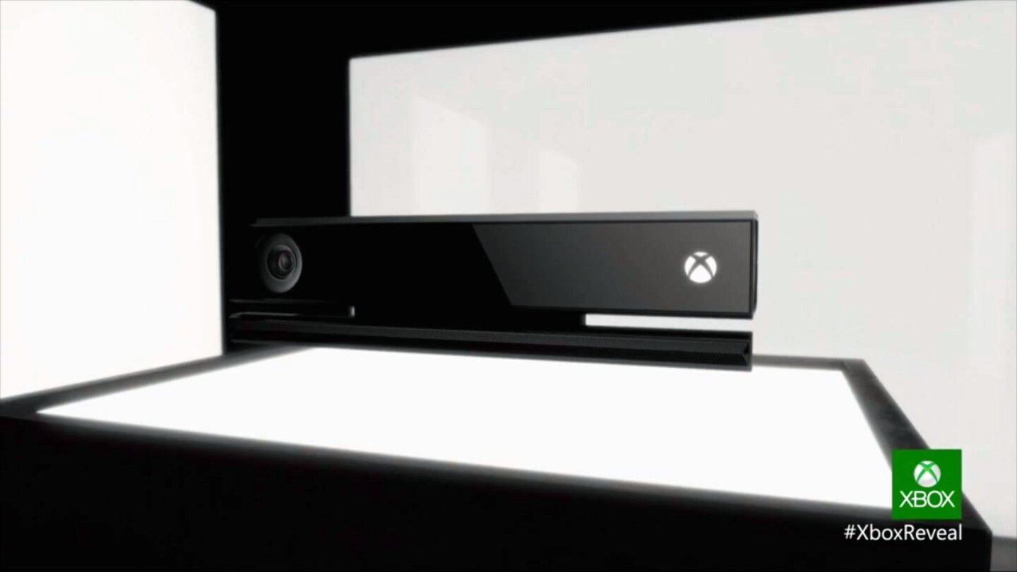 Xbox OneDie Kinect-Einheit der Xbox One besitzt eine Full-HD-Kamera mit 60 fps und einem im Vergleich zum Vorgängersystem um 60 Prozent erweiterten Blickfeld, die dank Infrarot-Einheit auch Tiefeninformationen misst und bei Dunkelheit funktioniert.