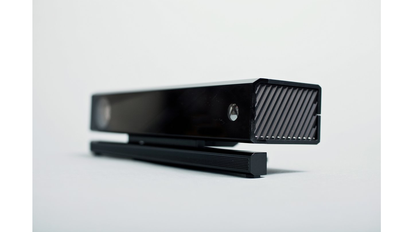Xbox OneSprachkommandos werden dank eines intelligenten Filters selbst dann von Kinect erkannt, wenn die Spiellautstärke über die Anlage voll aufgedreht ist.