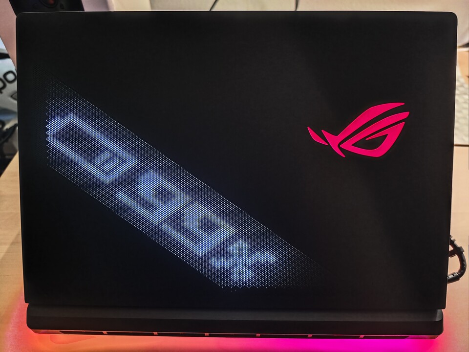 Das AniMe-Vision-Display kann auch nützliche Infos wie den aktuellen Akkustand anzeigen.