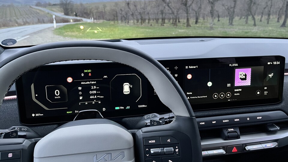 Verbrauch von über 44 kWh100 km: Frisch nach dem Start ist auch beim E-Auto der Verbrauch sehr hoch, weil die Klimaanlage auf Höchsttouren läuft.