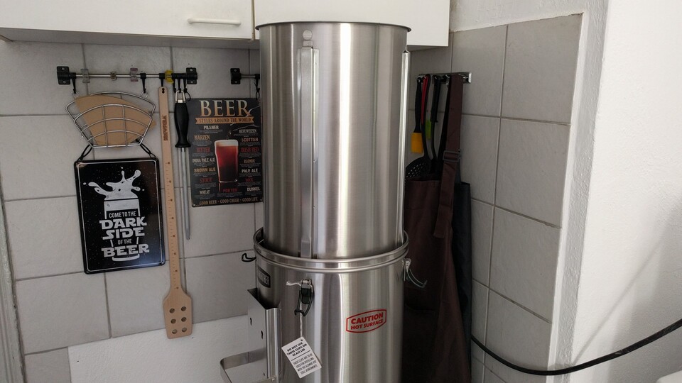 Auch nach oben hin sollte viel Platz eingeplant werden, um den Kessel entnehmen zu können. (Bildquelle: Nele WobkerGameStar Tech)