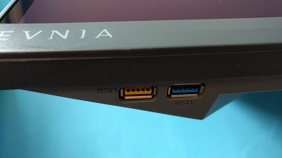 Die beiden USB-Anschlüsse sind weiter vorne platziert und somit besser erreichbar als die anderen Slots.
