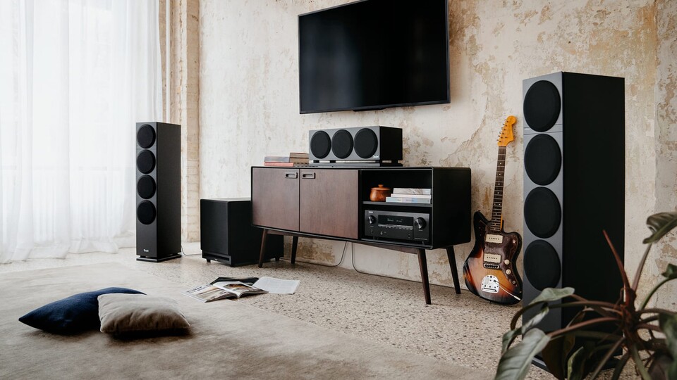 So ein 5.1-System mit allem Pipapo ist schon fein - aber braucht es das wirklich an jeder Klangquelle? Meist reicht doch ein kleines und günstiges System wie das Edifier R19BT aus.