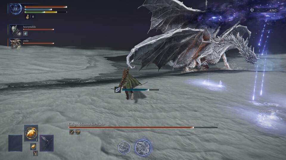 Haltet euch von seiner Front fern und flankiert den Boss. Fernkämpfer halten Abstand und geraden so nicht in die Schlagreichweite der Flügel.