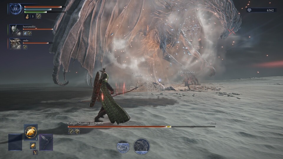 Nahkämpfer leben zwischen Caligos Vorderbeinen am sichersten. Sobald er unter sich aber undurchdringlichen Frost beschwört, sprintet so weit weg, wie es geht.