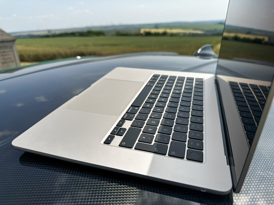 Das neue MacBook Air besitzt kein typisches Gitter für die Lautsprecher. Apple hat eine andere clevere Lösung für den Sound.