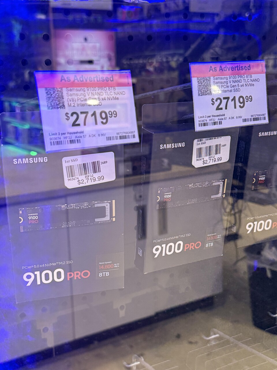 Über 2.700 US-Dollar sind ein ziemlich stolzer Preis für eine SSD, selbst wenn die 8-TB-Speicherkapazität hat. (Quelle: Reddit)