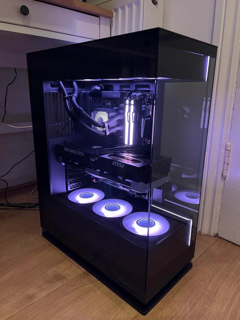 Ein PC von dem jeder Enthusiast träumt und das für schlappe 1.800 US-Dollar. (Quelle: Reddit)