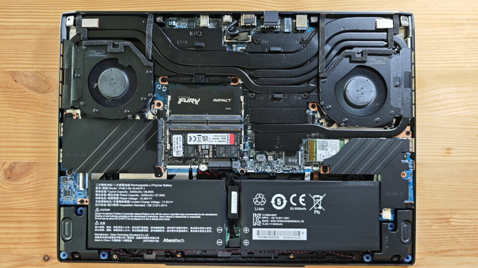 Im Core 15 werkelt keine Vapor Chamber, die ist aufgrund der verbauten Hardware aber auch nicht nötig.