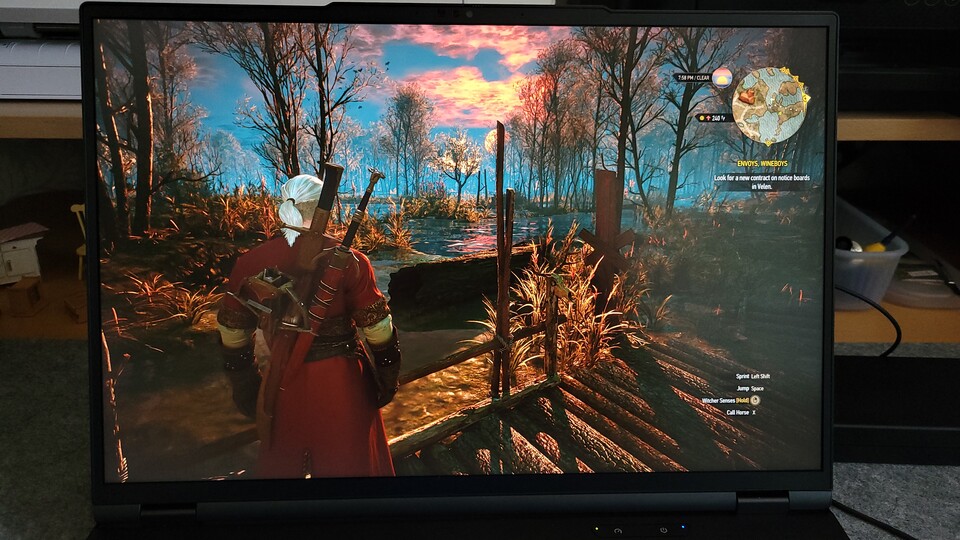 Das Foto wird dem herrlich leuchtenden Sonnenuntergang auf dem HDR-Display leider nicht ganz gerecht.