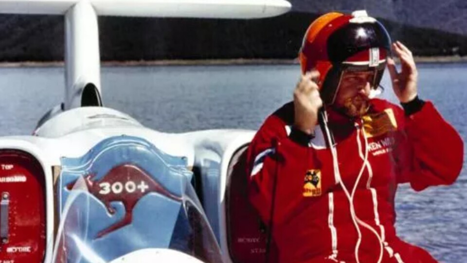 Helm aufgesetzt: Auch beim Motorsport auf dem Wasser geht Sicherheit vor. (Bild-Quelle: boote.com)