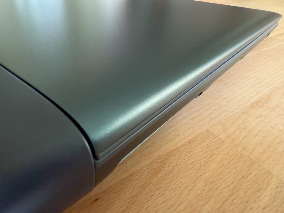 Die Intensität der Farbe ändert sich je nach Lichteinfall. (Bildquelle: Sven ScharpeGameStar Tech)