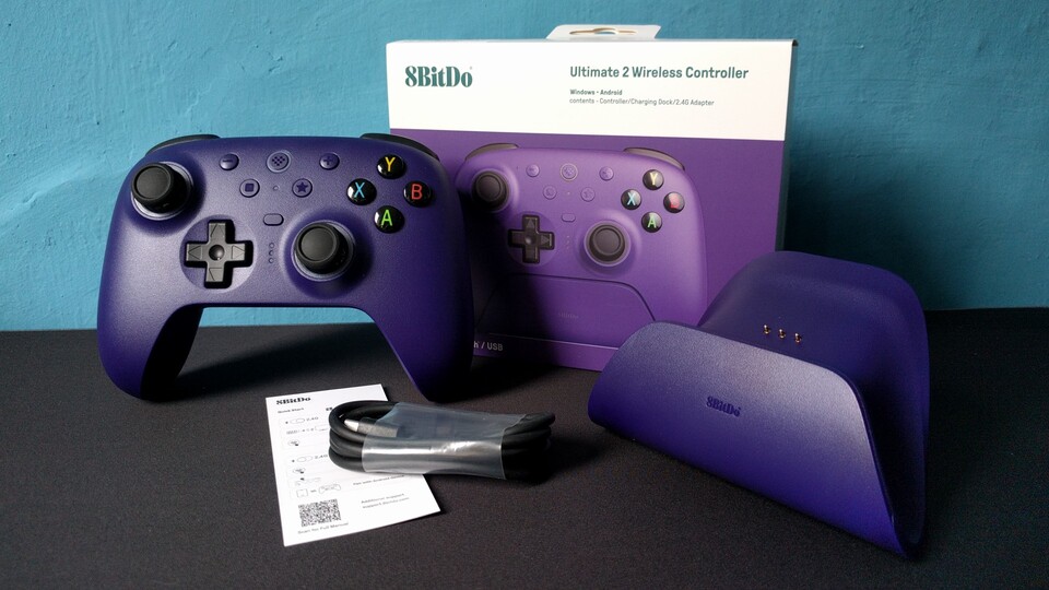 Neben der Ladestation mit dem USB-C-Dongle darin, einem Quick-Start-Kärtchen und einem USB-C auf USB-A-Kabel ist nichts im Lieferumfang enthalten. Mehr ist jedoch auch nicht notwendig. (Bildquelle: Nele WobkerGameStar Tech)