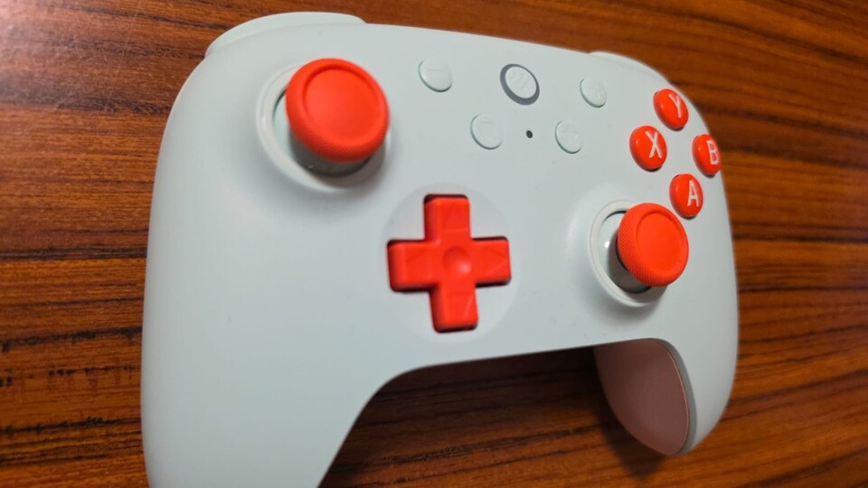 Der Controller liegt mir persönlich sehr angenehm in der Hand. (Bildquelle: Duy Linh DinhGameStar Tech)