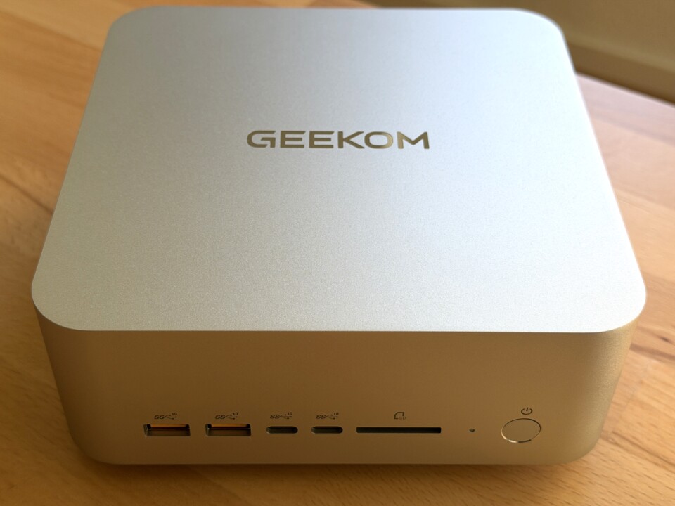 Die Verarbeitung des Alu-Gehäuses ist top, das Design schlicht und elegant.