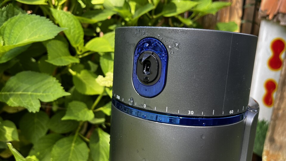 Das kleine Gummistück an der Oberseite sorgt für eine Regen-artige Wasserverteilung.