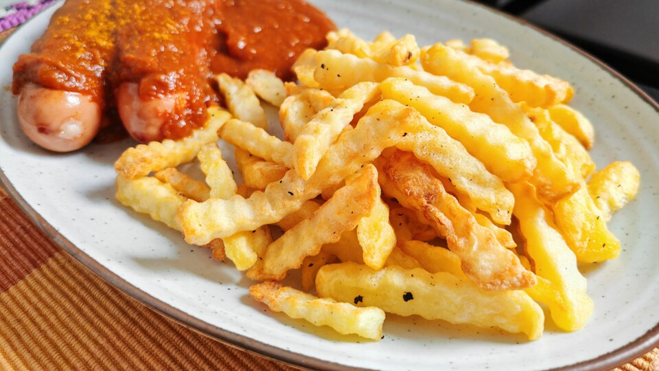 Pommes werden gleichmäßiger braun und brauchen deutlich weniger Zeit beim Backen. (Bildquelle: Maxe S., GameStar)