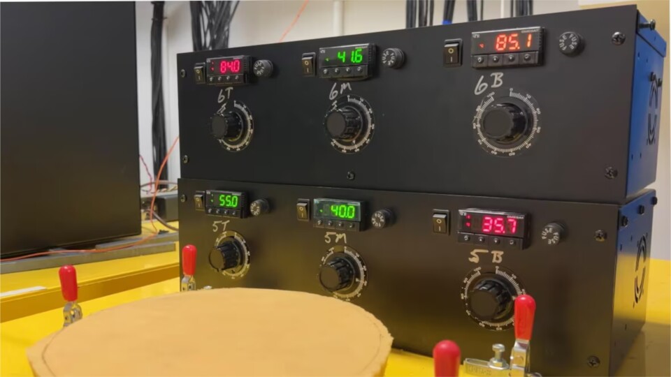 Das Testequipment zeigt die Temperatur, mit der die Batterie getestet wird. (Bildquelle: Brett RuskinCBC)