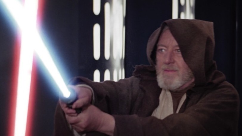 Die Farbe von Ben Kenobis Lichtschwert in Star Wars: Episode 4 strahlt auf Disney+ in einem einheitlicherem Blau.