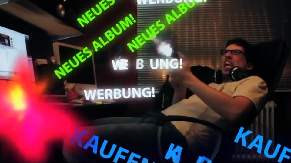 So kennen Alex und seine Videos wahrscheinlich die meisten: alles andere als zurückhaltend. (Bild: YouTube, Alex)