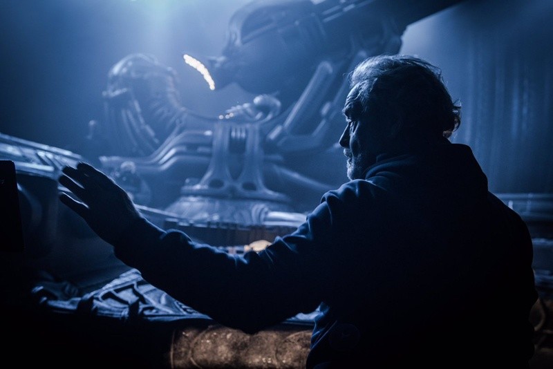 Regisseur Ridley Scott hat der Presse schon erste Minuten von Alien: Covenant gezeigt - die Reaktionen sind durchweg positiv.