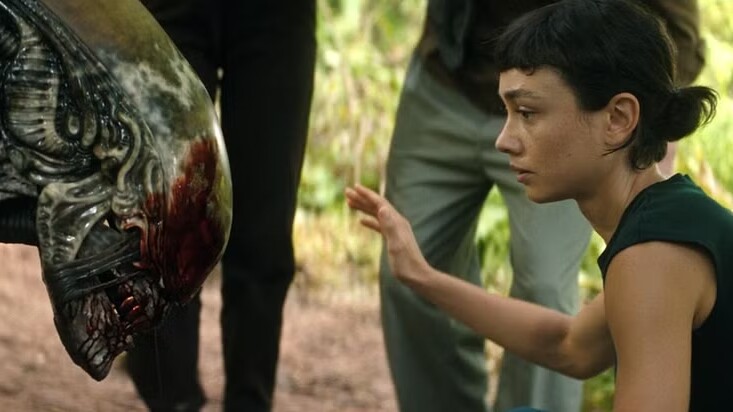 Wendy hat einen Xenomorph gezähmt - doch wie lange bleibt das Alien wirklich auf ihrer Seite? Bildquelle: DisneyFX