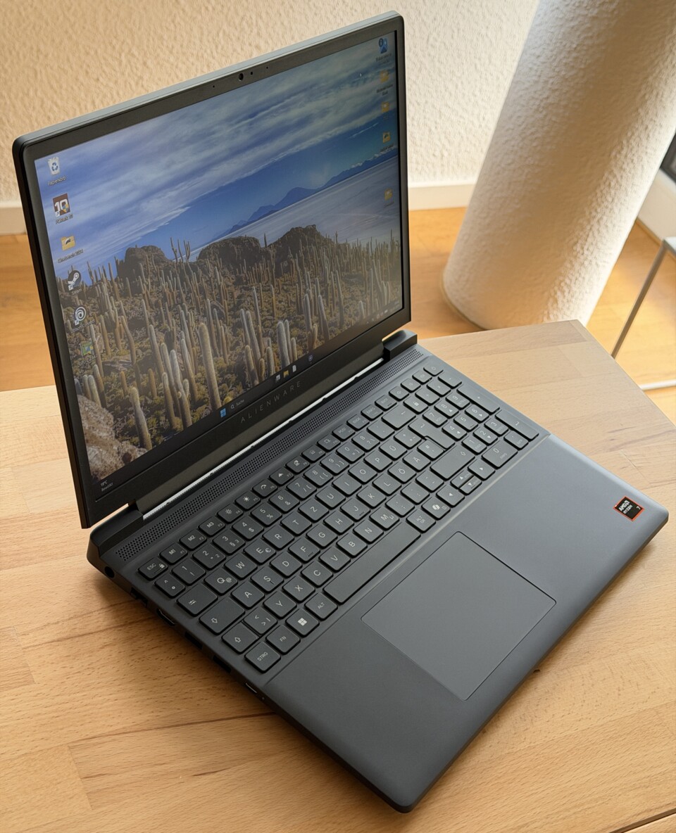Das Gehäuse des Alienware 15 besteht komplett aus Kunststoff. (Quelle: GameStar Tech Sven Scharpe)