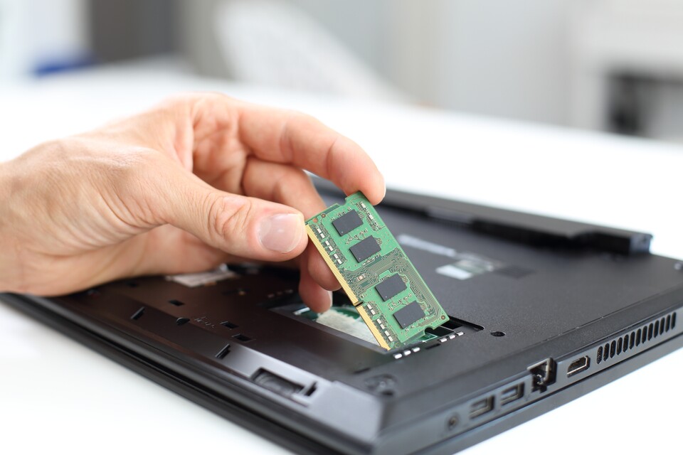 Weniger als 8-GB-RAM sollte es als absolutes Minimum nicht sein. (Bild: Adobe Stock RioPatuca Images)