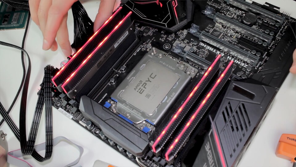 Ein AMD Epyc im Threadripper-Sockel (Bildquelle: der8auer/YouTube)