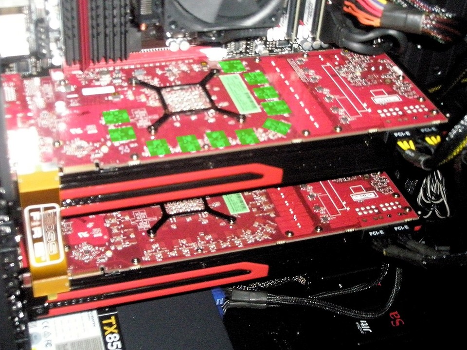 Dieses Foto der Radeon HD 7970 wurde vermutlich von einem Journalisten geschossen und auf Beyond3D.com veröffentlicht.