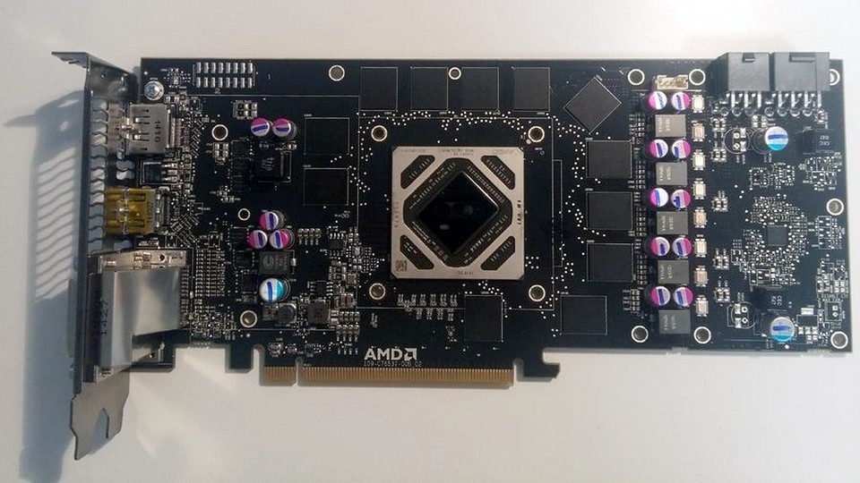 Die AMD Radeon R9 285X existiert. (Bildquelle: Overclock.net)