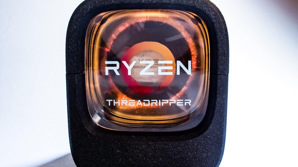 Die Verpackung zeigt die Threadripper-CPU hinter Glas.