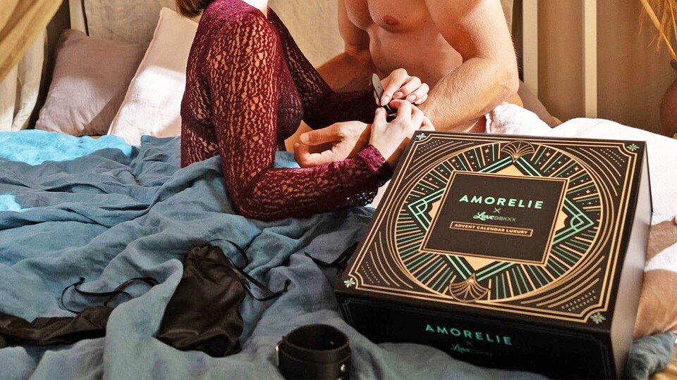 Die ganz freundliche Art »Go F*** Yourself« zu sagen – der Luxus-Adventskalender von Amorelie.