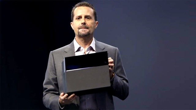 Andrew House stellt die PlayStation 4 erstmals der Öffentlichkeit vor.