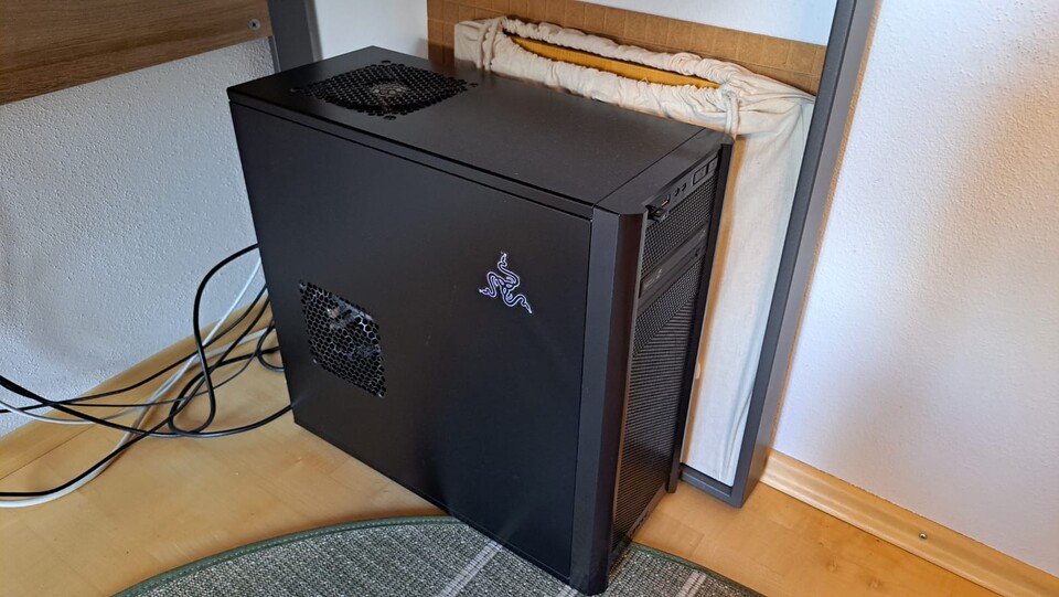 Grundsolide oder angestaubt? Das alte PC-Gehäuse von außen.