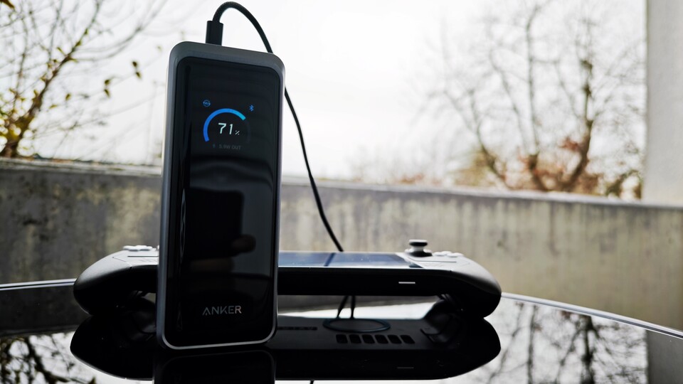 Leider ist bei dieser Powerbank kein Kabel integriert. Es ist aber ein Ein-Meter-Kabel im Lieferumfang enthalten, das eine maximale Leistung von 240 Watt unterstützt. (Bildquelle: Duy Linh DinhGameStar Tech)