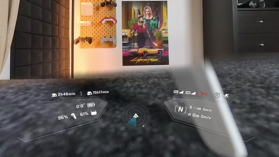 Das virtuelle Cockpit trifft auf jeden Fall meinen Geschmack. Die Beine der Drohne sieht man beim Fliegen übrigens nicht. Die fahren sich ein, sobald es losgeht, und fahren zur Landung wieder aus. (Bild: Patrick Schneider, GameStar Tech)