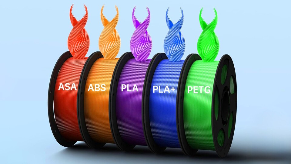 Der Kobra S1 kann verschiedene Kunststoffarten drucken, die sich in ihrer Konsistenz, Hitzebeständigkeit und Druckgeschwindigkeit unterscheiden.