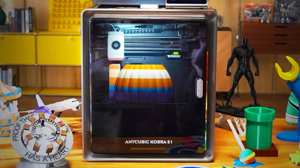 Der Kobra S1 von Anycubic sieht dem neuen X2D von Bambu Lab sehr ähnlich – kostet aber bloß einen Bruchteil.