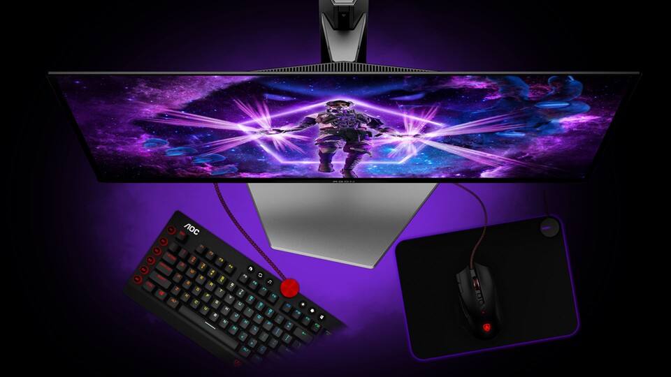 Der Sockel des AOC Agon Pro ist so geformt, dass ihr Maus und Tastatur platzsparend unterbringen könnt.
