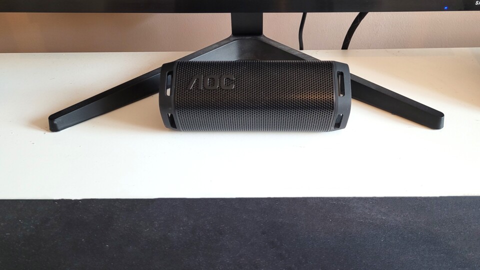 Der AOC Speaker O1 wird mit einem USB-C-Kabel ausgeliefert.