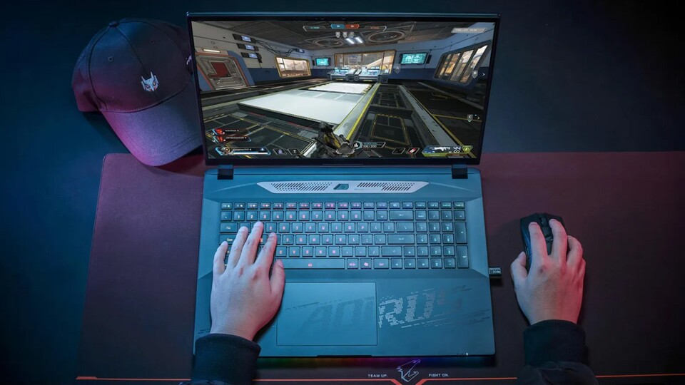 Nach dem Zocken mit dem Aorus Master 18 werdet ihr euren Desktop-Monitor vielleicht gar nicht mehr so sehr lieben: Mini-LED und 240 Hz verwöhnen einen schnell.