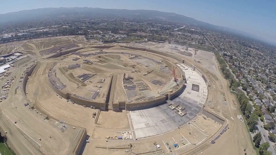 Die Baustelle des neuen Apple-Hauptquartiers sieht fast so aus, als würde dort die Untertassensektion des Raumschiff Enterprise gebaut.