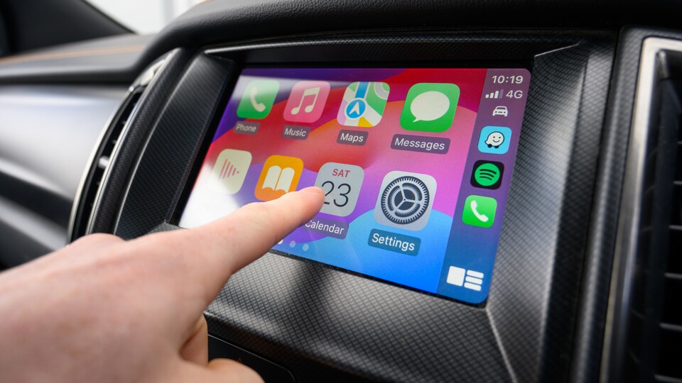 Für die Steuerung von CarPlay reicht bald eure Stimme aus. (Bild: Harry über Adobe Stock)