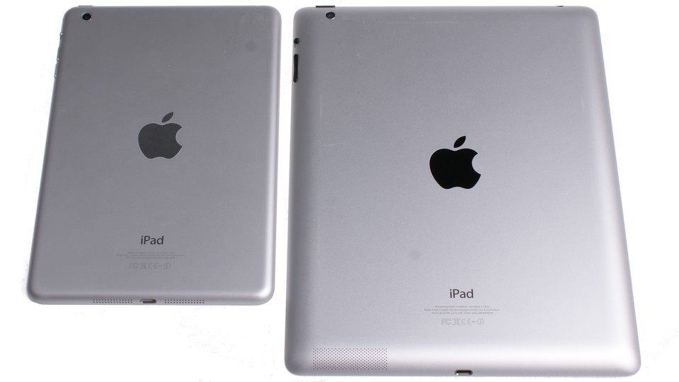 Tablet vs. iPad : Das Xperia Tablet Z ist flacher als das iPad Mini, bietet aber ein größeres Display als das normale iPad.