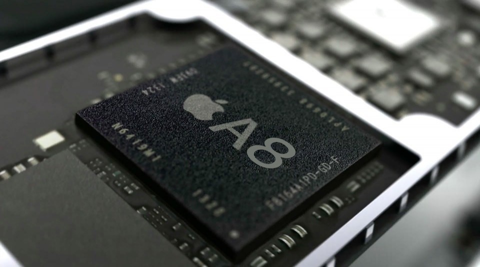 Der Apple A8 SoC erweist sich im Test trotz seinen nur zwei Rechenkernen als überraschend schnell.