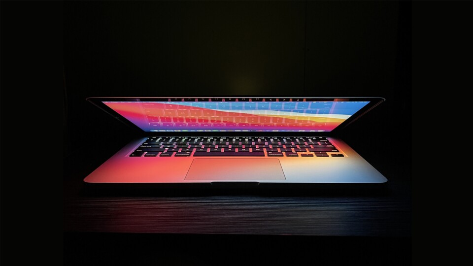Ein neues MacBook Air könnte nur eines von mehreren Macs sein, das auf der WWDC angekündigt wird. (Quelle: adobe.stockAdnan Amad Ali)