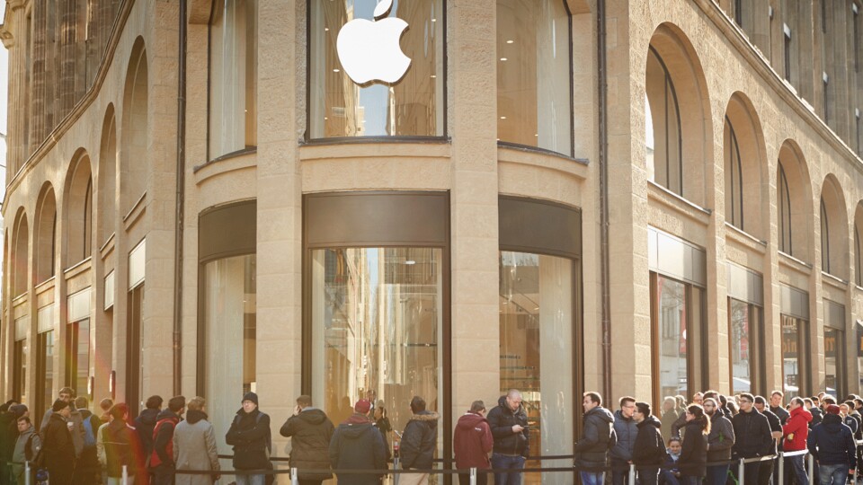 In dem Online-Archiv befinden sich neben diversen Werbeclips auch Bilder diverser Apple-Store-Eröffnungen, hier in der Kölner Schildergasse. (Bildquelle: Sam Henri Gold, Apple)