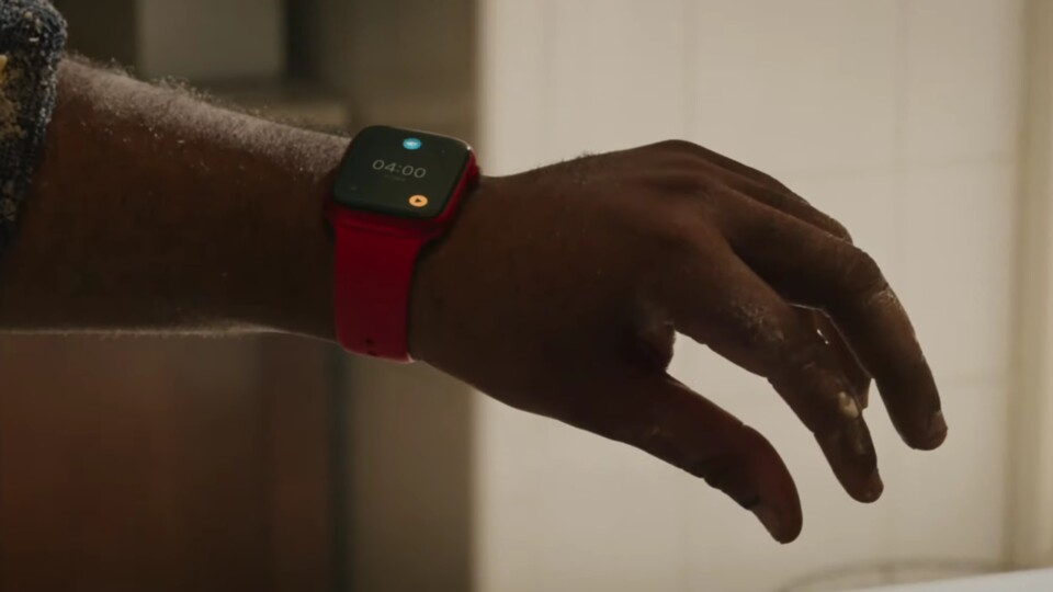 Doppel-Tab: Mit der Apple Watch 9 könnt ihr Anrufe via Fingertippen entgegen nehmen.