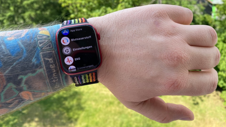 The Apple Watch Series 7 on the arm of GameStar Tech editor Maxe Schwind.